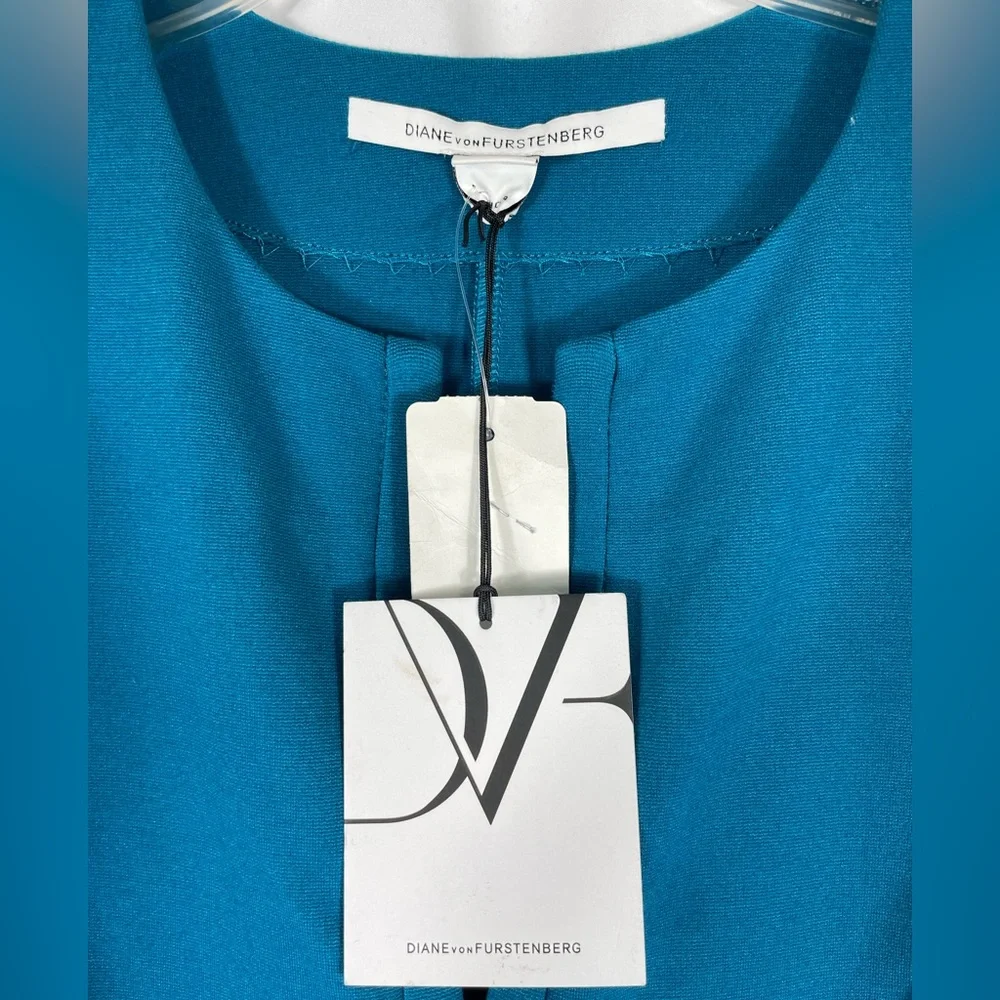 Diane Von Furstenberg Saturn Teal Short Sleeve Sheath Dress.